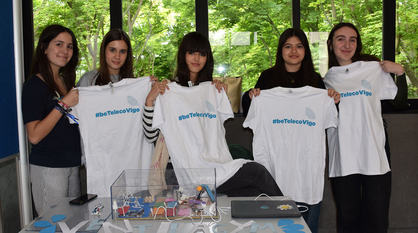 Grupo de alumnas que participaron en las II Olimpíadas Teleco